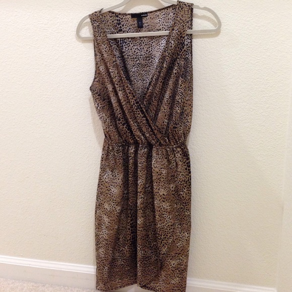 Leopard print faux wrap dress - Picture 2 of 3
