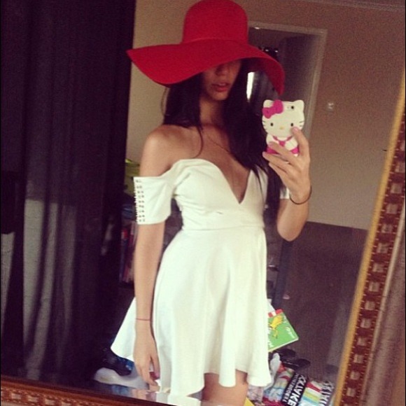 White Saboskirt Dress