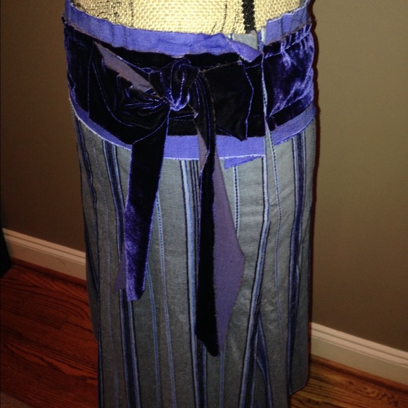 Blue striped velvet skirt - Picture 2 of 4
