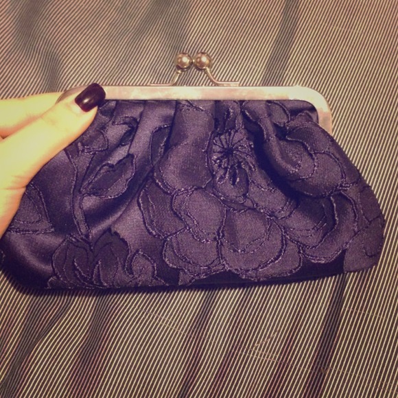 Violet Flower Patterned Clutch.