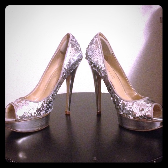 💥REDUCED💥Silver Sequin High Heels