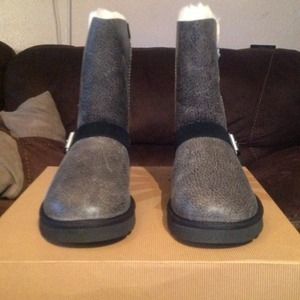 SOLD LOCALLY 💯% Authentic Brand New Uggs