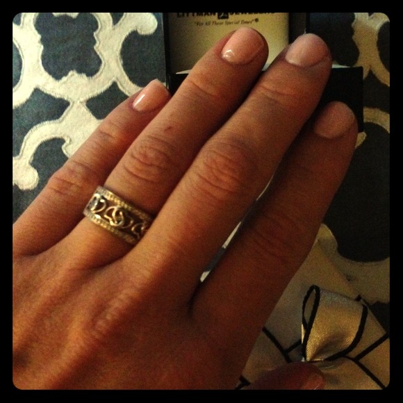 Sterling Silver Ring FREE GIFT!! SOLD 💋