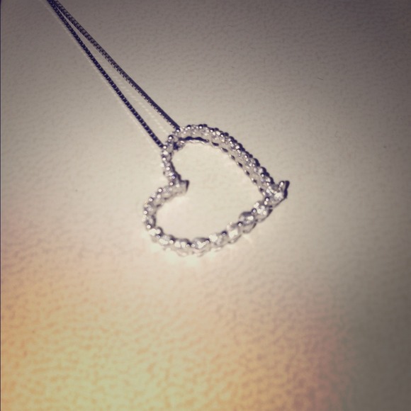 Beautiful Heart Neclace FREE GIFT!!!!