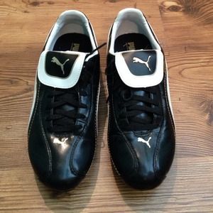 Size 7 never worn Puma soccer cleats
