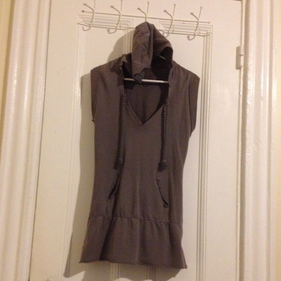 Sleeveless, hooded sweatshirt
