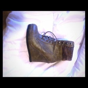Ankle boots. Size 7 1/2. Gently used.