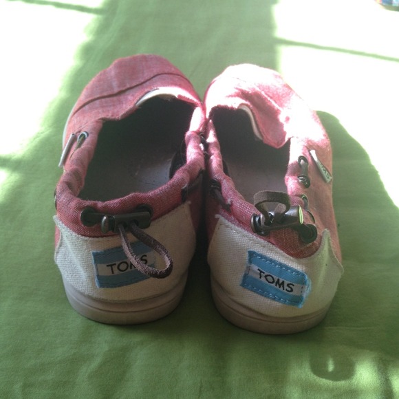 ✨Red Chambray Toms - Picture 3 of 3