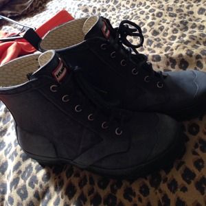 Size 2 hunter boots for kids➡️reserved