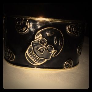 Black enamel skull cuff