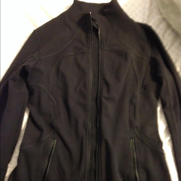 Lululemon Forme Jacket with Thumbhole and Cuffins