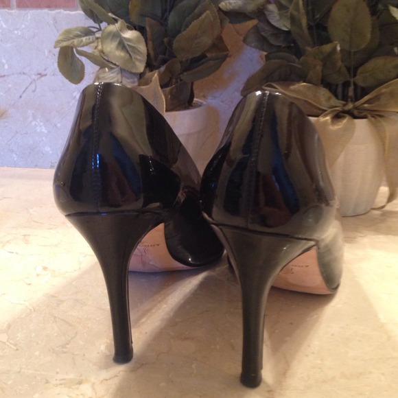 Like new Ann Taylor black patent pumps - Picture 2 of 2