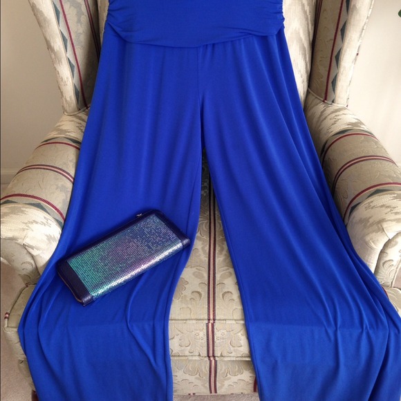 A cute Blue clutch!👛