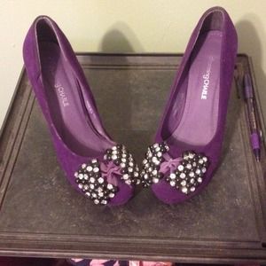 Purple pumps