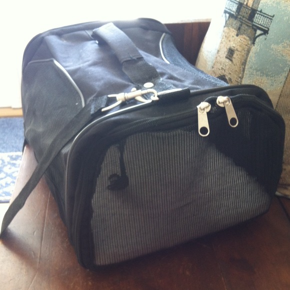 Small animal/dog/cat carrier