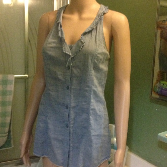 SOLD SOLD SOLD Guess tops