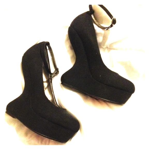 Cutout Pumps with Ankle Strap