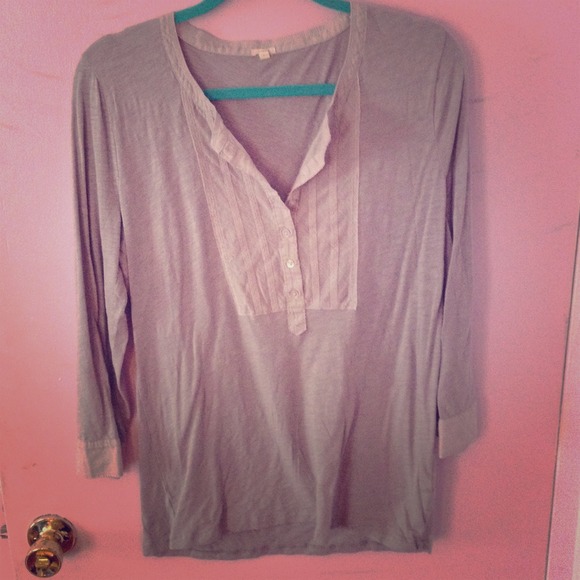 💢SOLD!💢Gray J.Crew button up top!