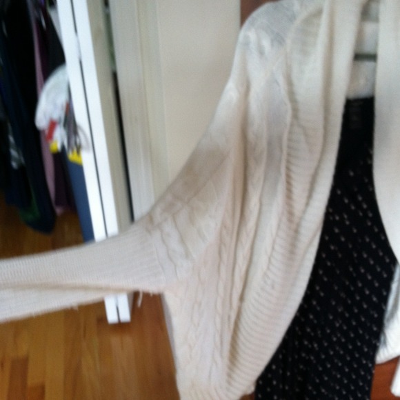 ๐นBUNDLED๐นOversized Batwing Sweater! - Picture 2 of 4