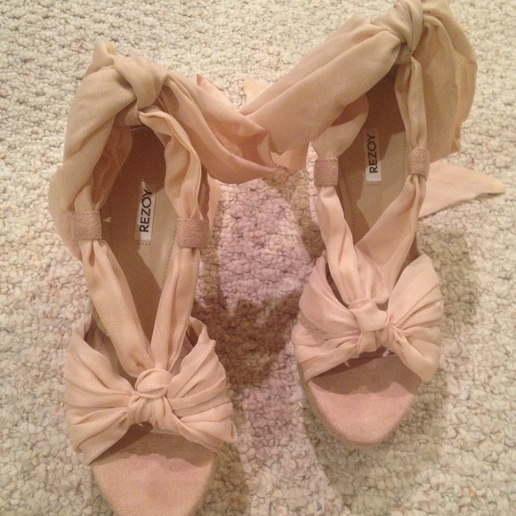 Rezoy pink chiffon high heel sandals - Picture 2 of 4