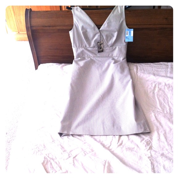Elegant sleeveless dress - Picture 1 of 3