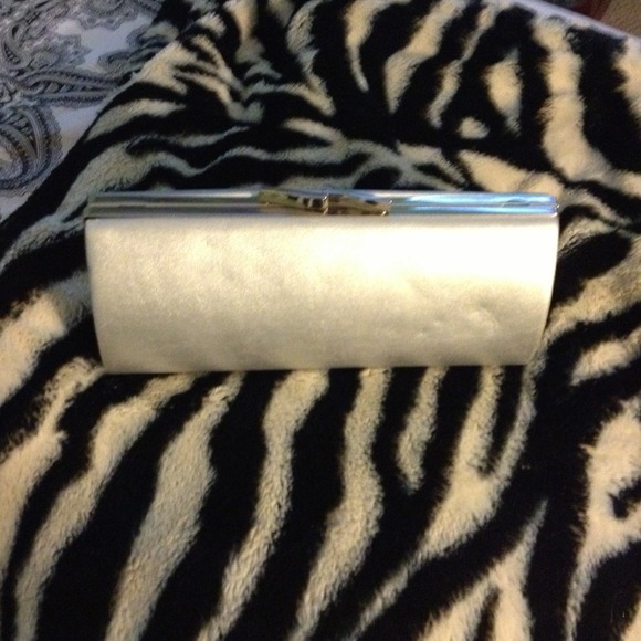 Silver clutch - Picture 1 of 2