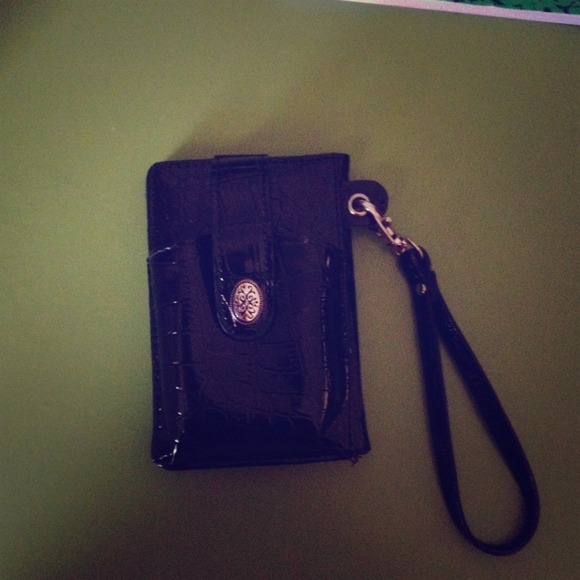 Wallet wit phone case on d side:-) good for iphone