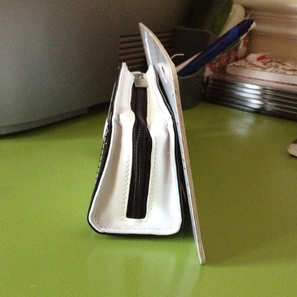 Leather camera case - Picture 3 of 4