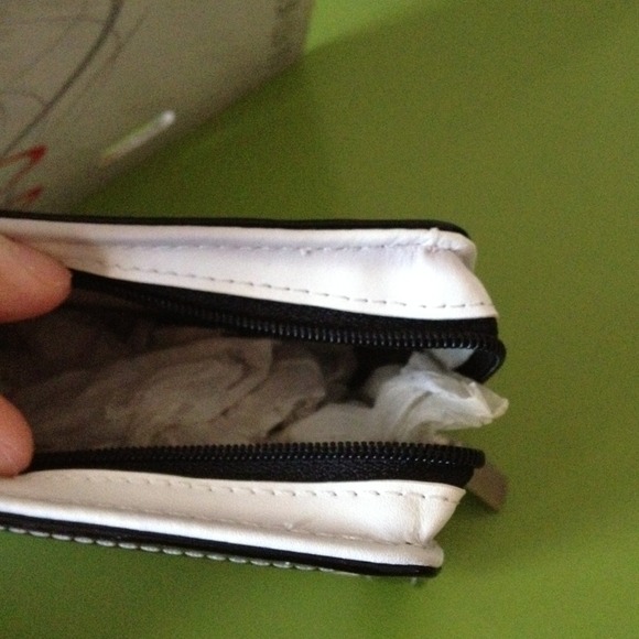 Leather camera case - Picture 4 of 4