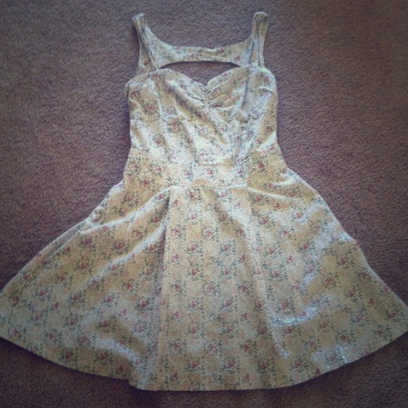 TRADED Pacsun Black Poppy Floral Open Back Dress