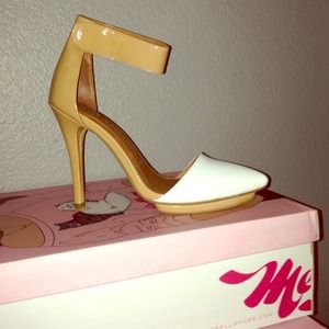 NIB Jeffrey Campbell Solitaire pump 100% Auth 👠