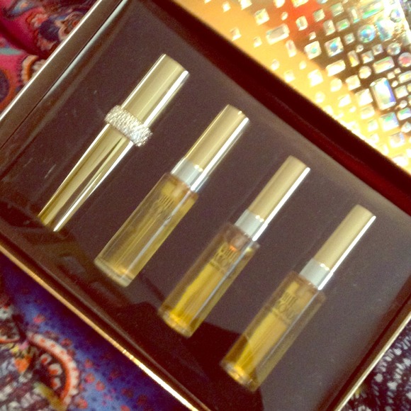 White Diamonds Purse Set. Bought and never used