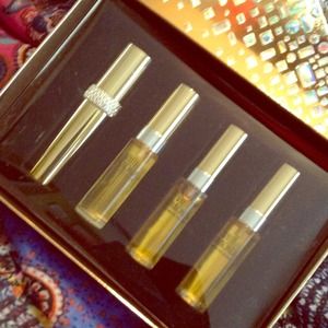 White Diamonds Purse Set. Bought and never used