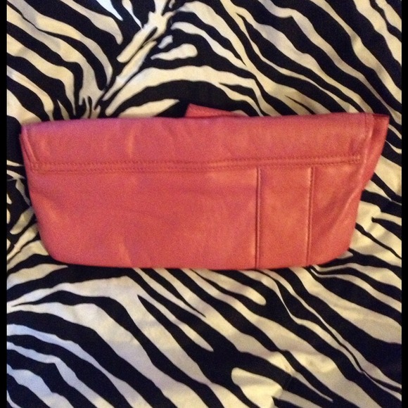 Faux leather pink clutch**on sale** - Picture 2 of 3