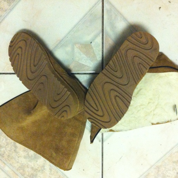 Ugg like boots - Picture 4 of 4