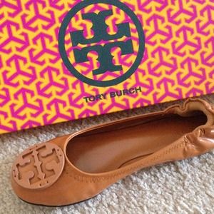Camel colored Tory burch flats