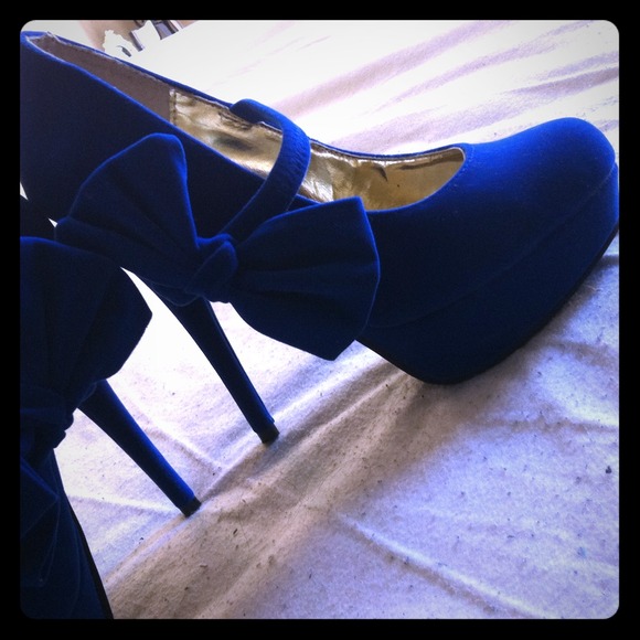 Blue suede Heels