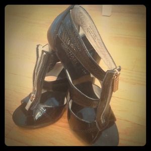 ⚠️Reduced⚠️Michael Kors cut out peep toe heels