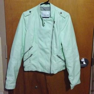 STEALLLL!!!! Mint leather jacket!!!