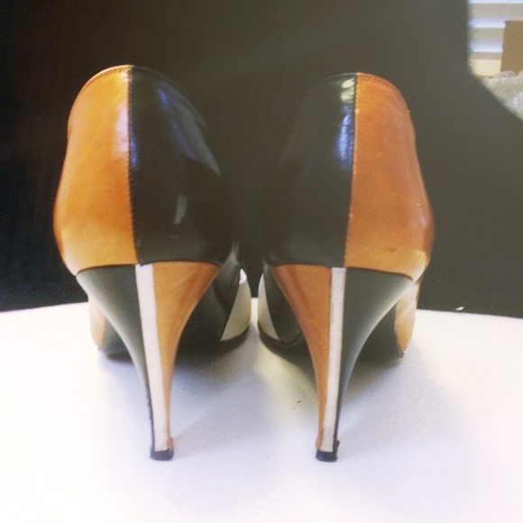 Stuart Weitzman Color Block Vintage Pumps - Picture 2 of 5