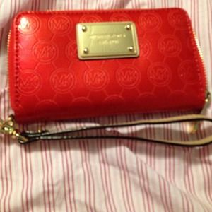 🔸AUTHENTIC🔸 Michael kors wristlet.