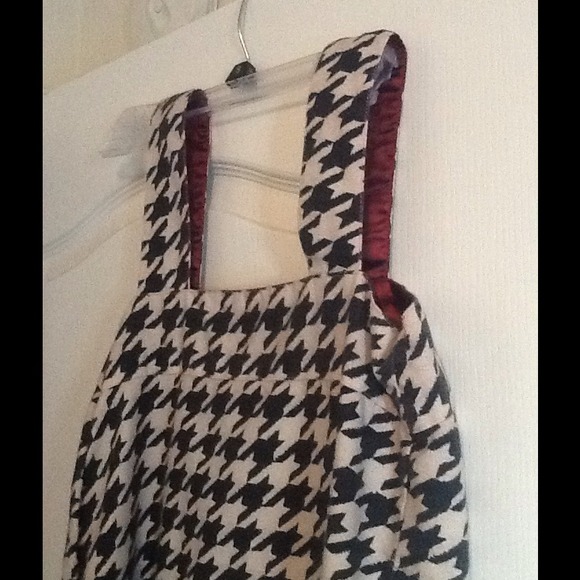 Houndstooth Dress with Pockets - Picture 2 of 4
