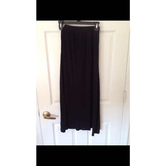 🚫SOLD🚫 ⬇️ REDUCED ⬇️Brandy Melville Lily Skirt