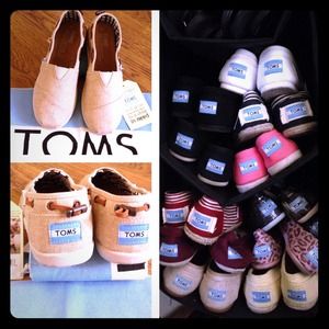 SOLD✨✨BRAND NEW!Youth Classic Canvas size 4Y/fits