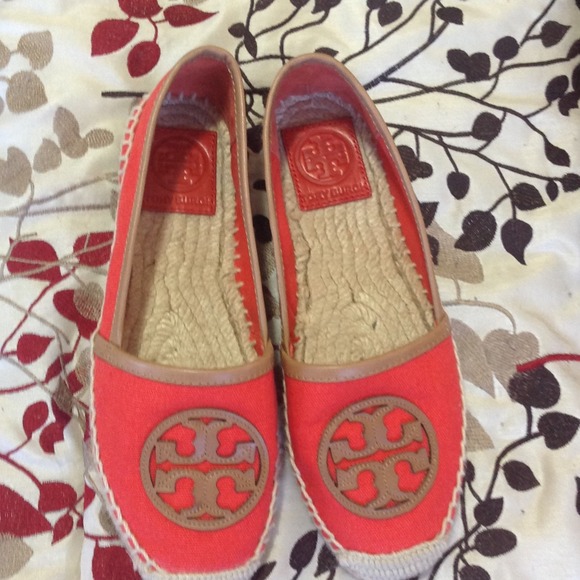 TORY BURCH!!!! GENUINE....