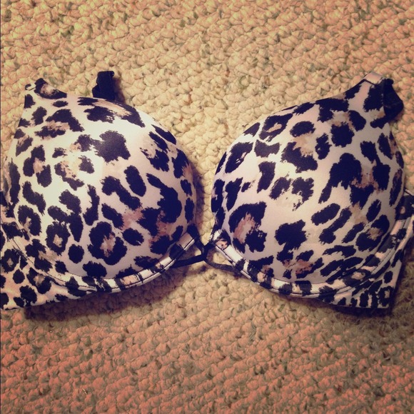 Victoria Secret Miraculous Bombshell Bra 32B