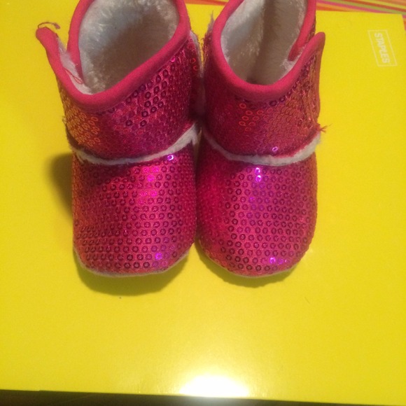 Baby girl fuchsia boots