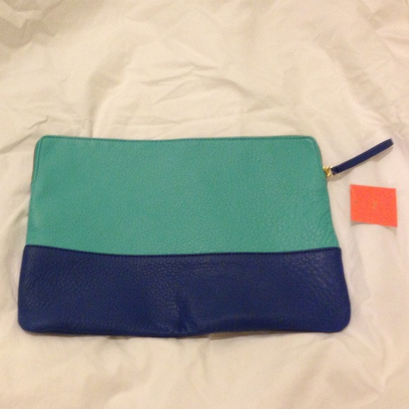 REDUCED PRICE! Gap Clutch/Computer Sleeve