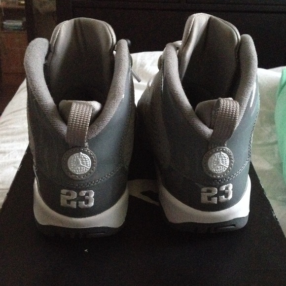 Cool grey 9s size 2.5 - Picture 2 of 3