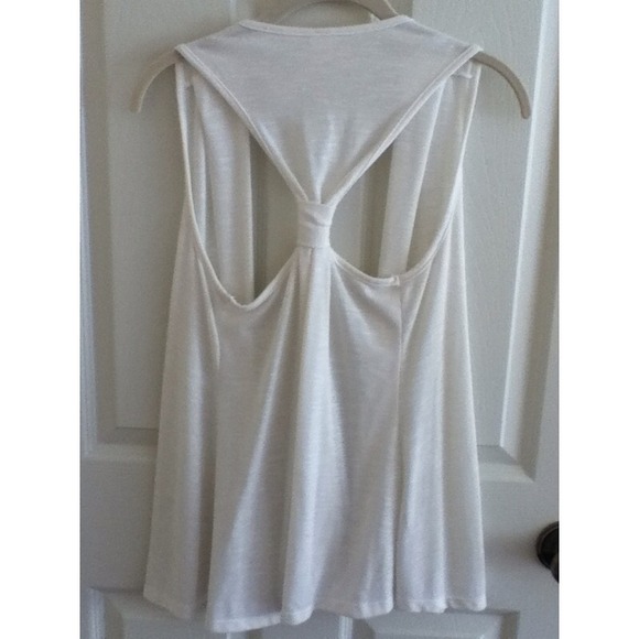 🚫SOLD🚫 White sleeveless cardigan with open back - Picture 3 of 4